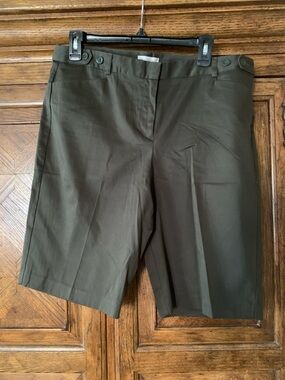 NWT Van Heusen Stretch Bermuda shorts